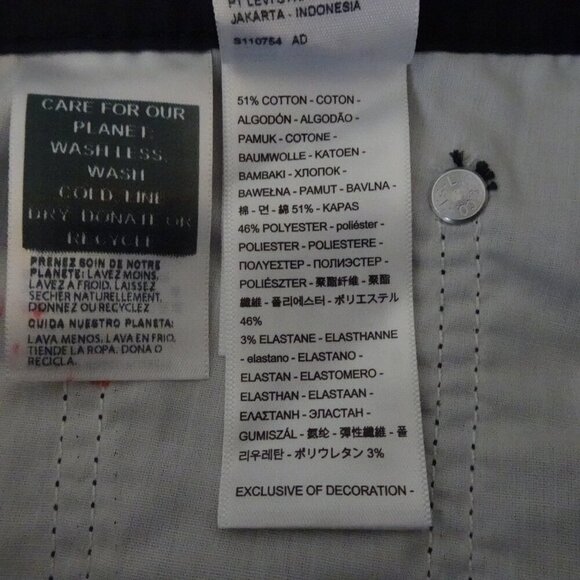 Levi's Mom Jeans Women's Size 28x30 Black Blended Fabric Tapered - Picture 11 of 12